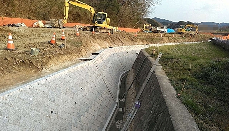 桧前川　護岸工事